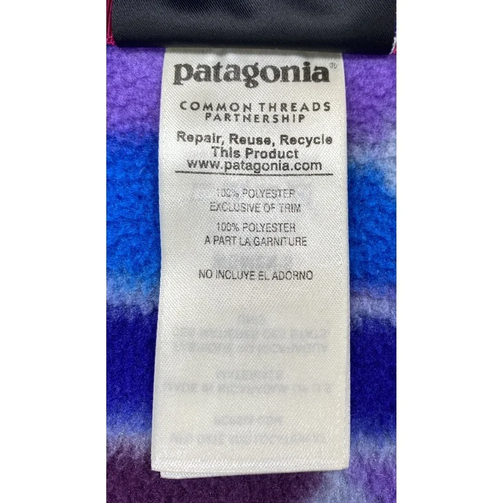 Patagonia Women's Small Lightweight Synchilla Snap-T Fleece Purple Geometric‎